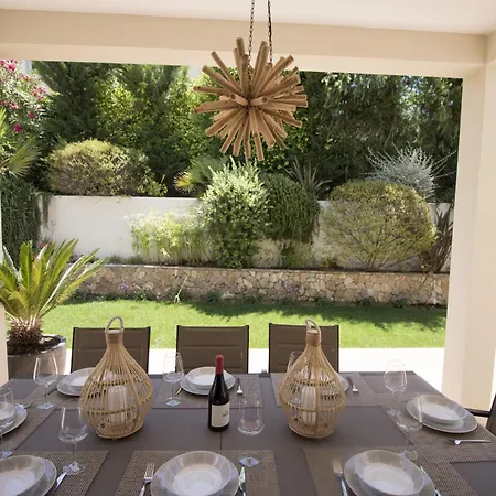 Esmeralda Villa