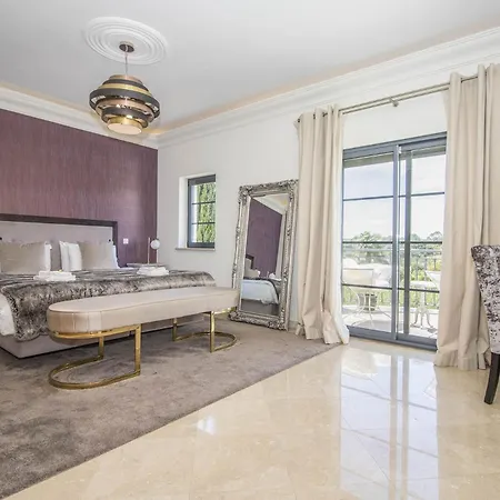 Esmeralda Villa *