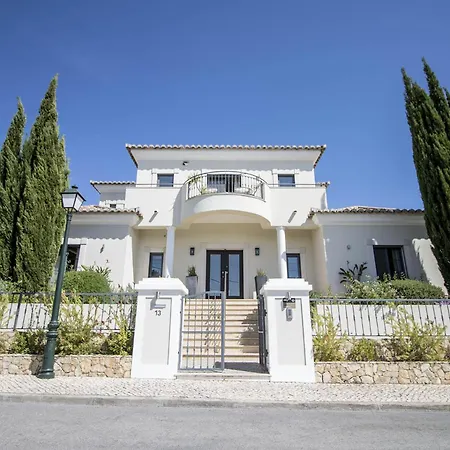 Esmeralda Villa